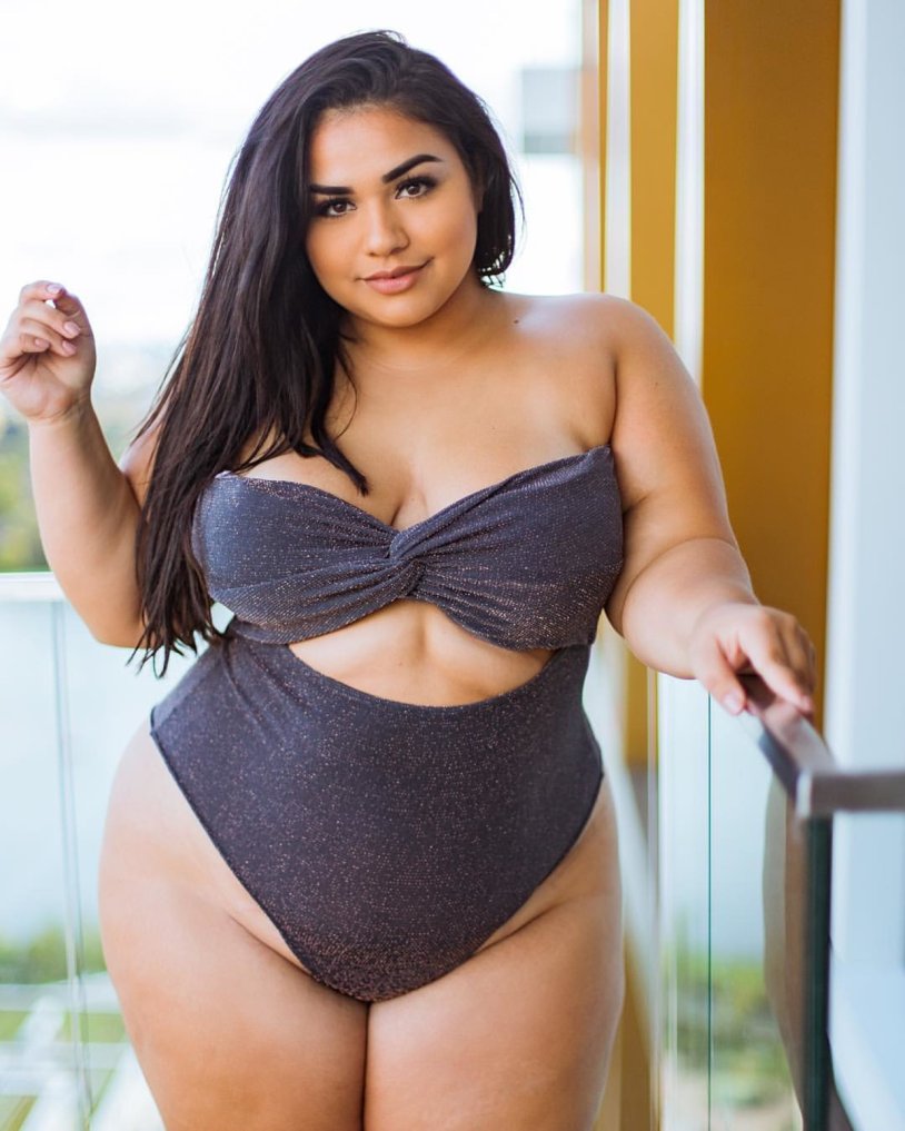 Plus-Size Diana Sirokai