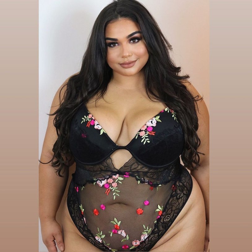 Plus-Size Diana Sirokai