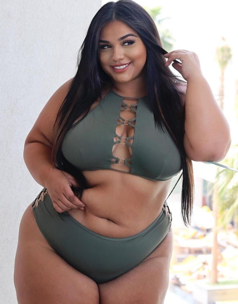 Plus-Size Diana Sirokai
