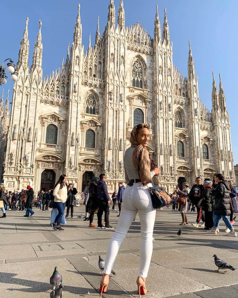 Sarah Hutsence Model