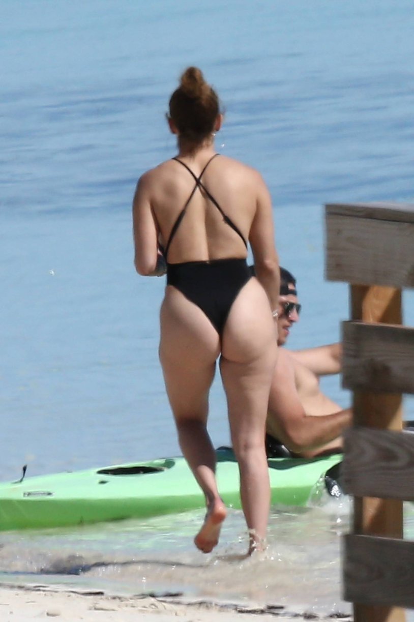 Jennifer Lopez in bikini