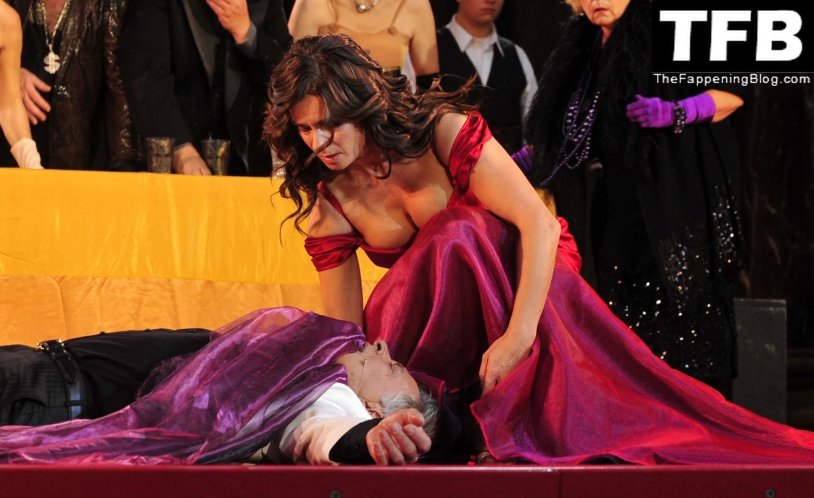 Katarina Witt play Bow photo