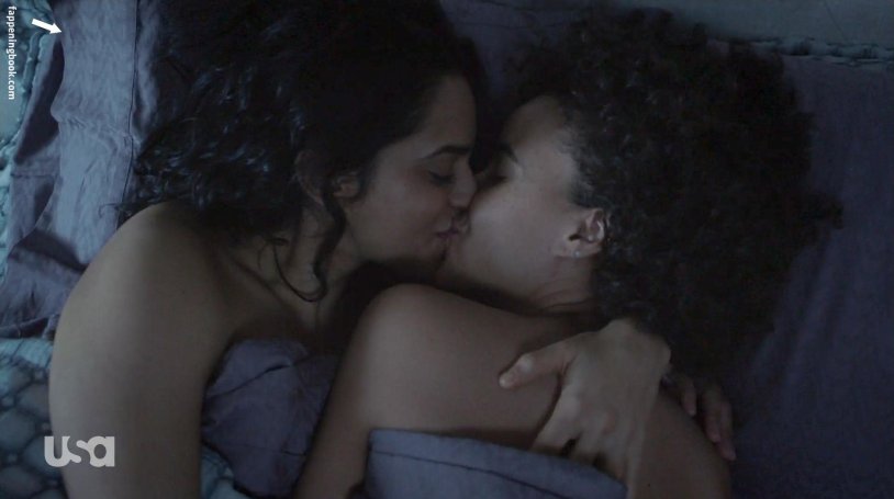 Actress Betty Gilpin Nude