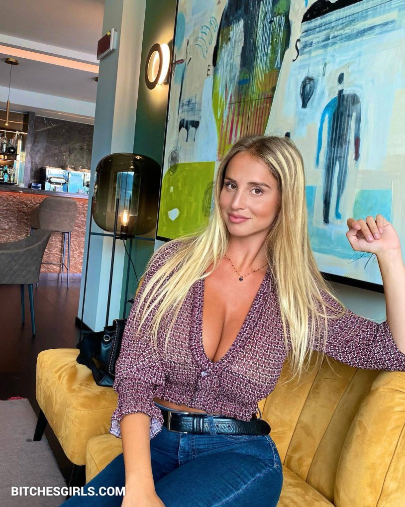 Maria Arregini is hot