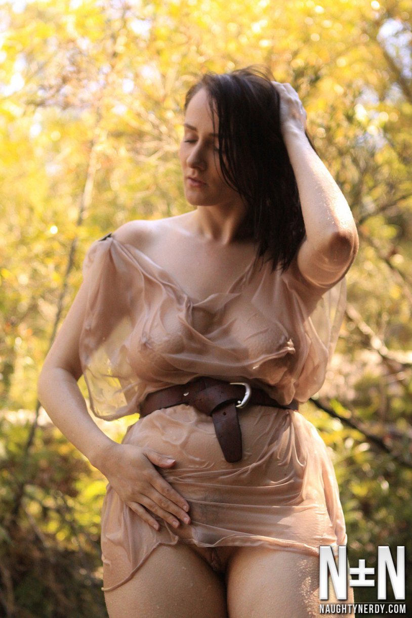 Full -length naked Aeryn Walker