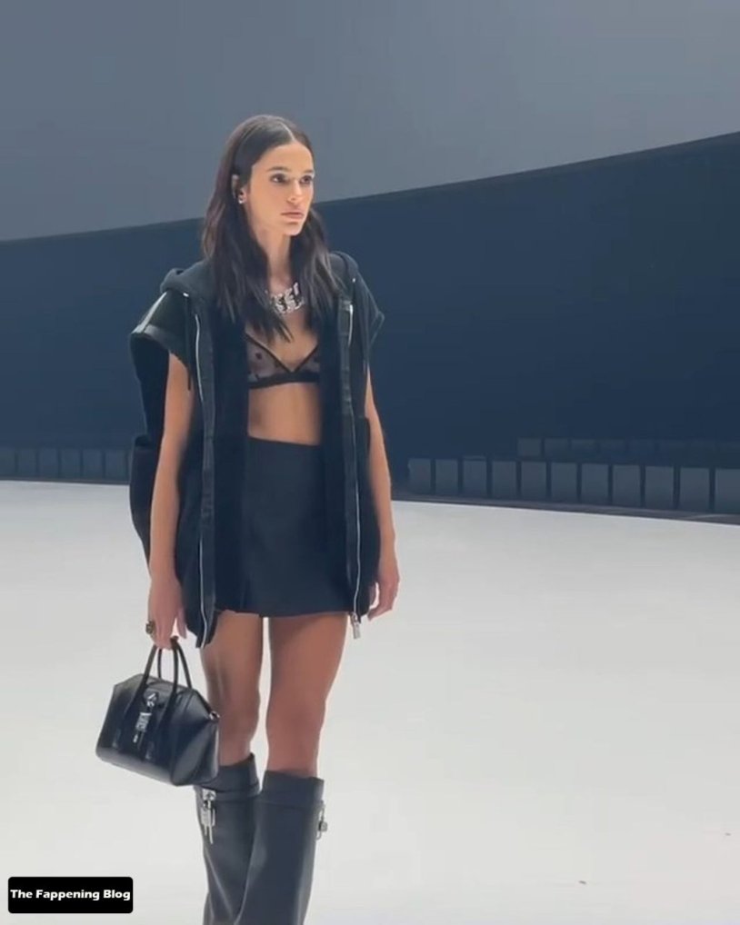 Bruna Markezini. Hot