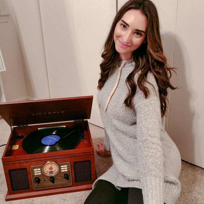 Angelica Abby in leggings