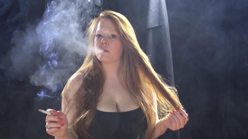 Alessandra Smoking Lady