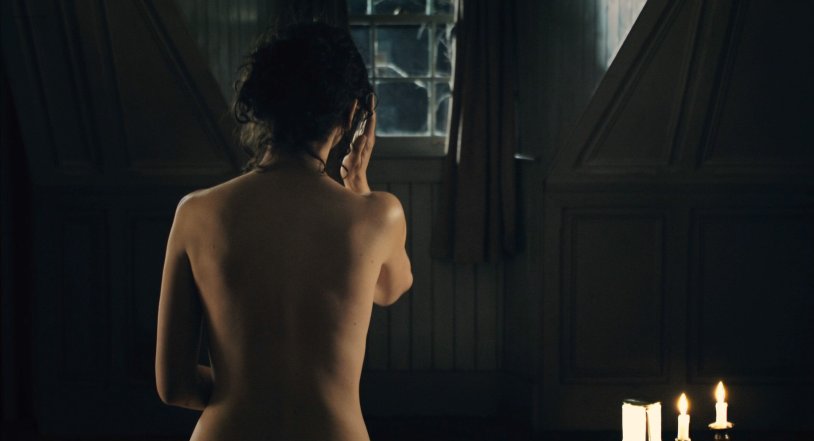 Vera Farmiga Nude