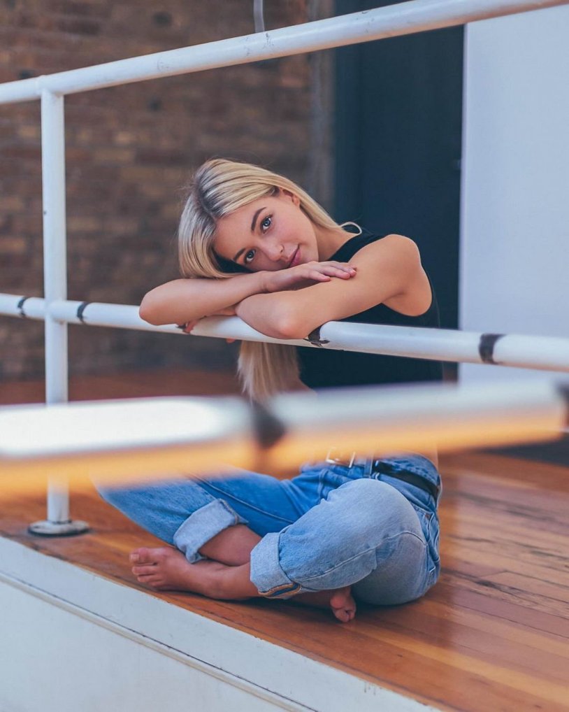 Lisa Dawn Model Naked in bed