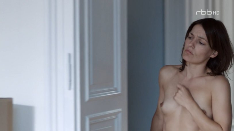 Nicoletta Bratski is naked