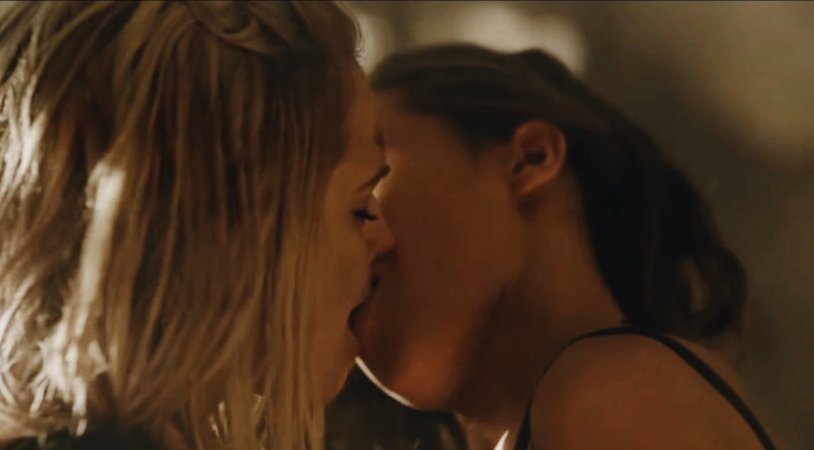 Eliza Taylor kiss