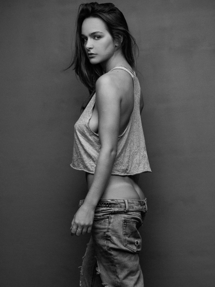 Naked model Ana Braga