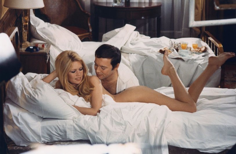 Valerie Lagrange legs