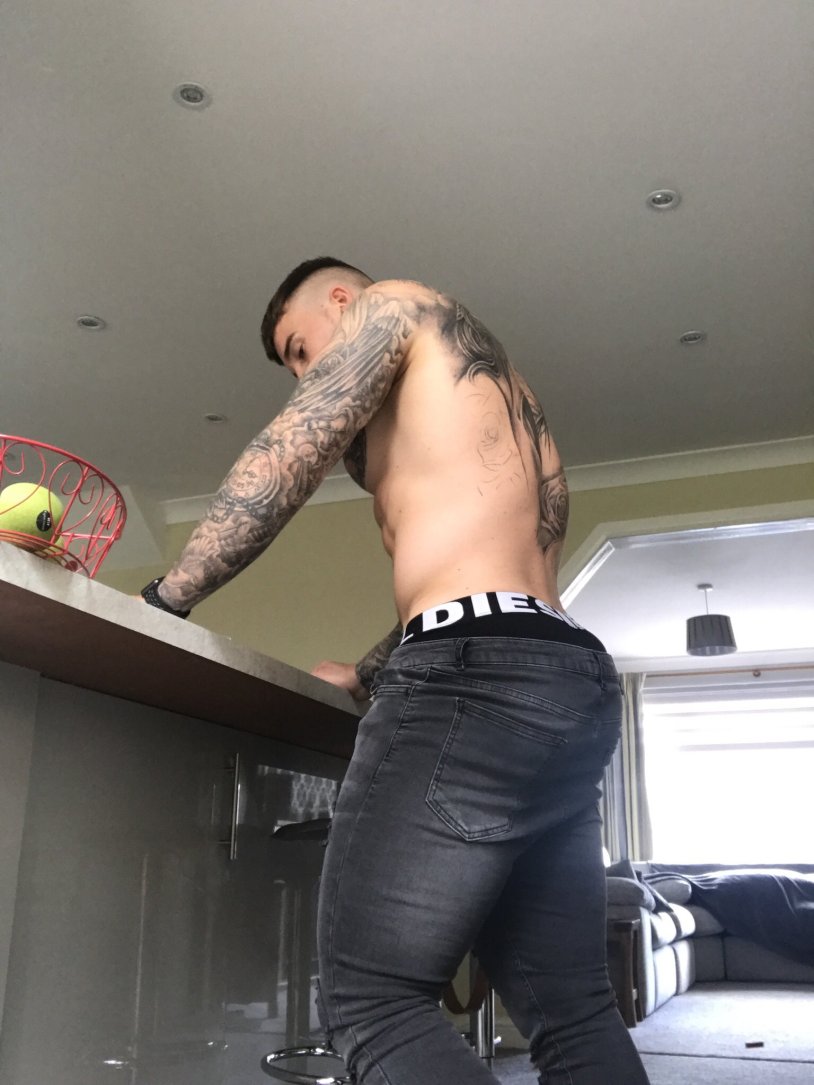 Chris Hatton eggs naked