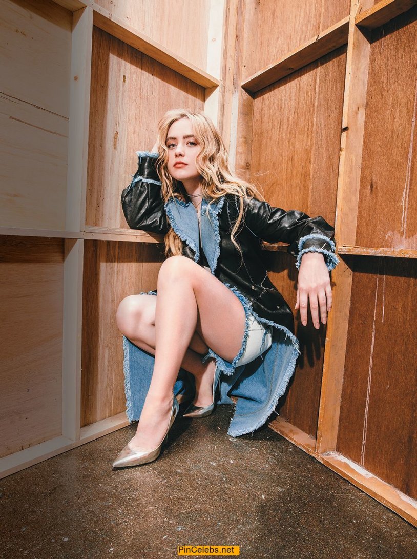 Essa Mina Lambra Muito a Kathryn Newton