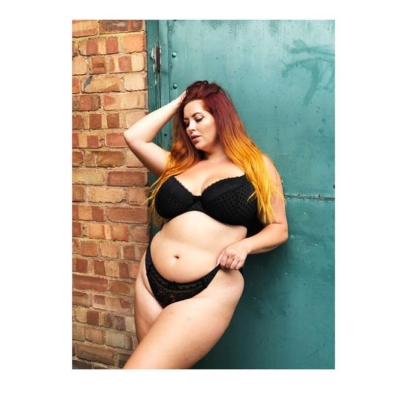 Model ALINE BERNARDES