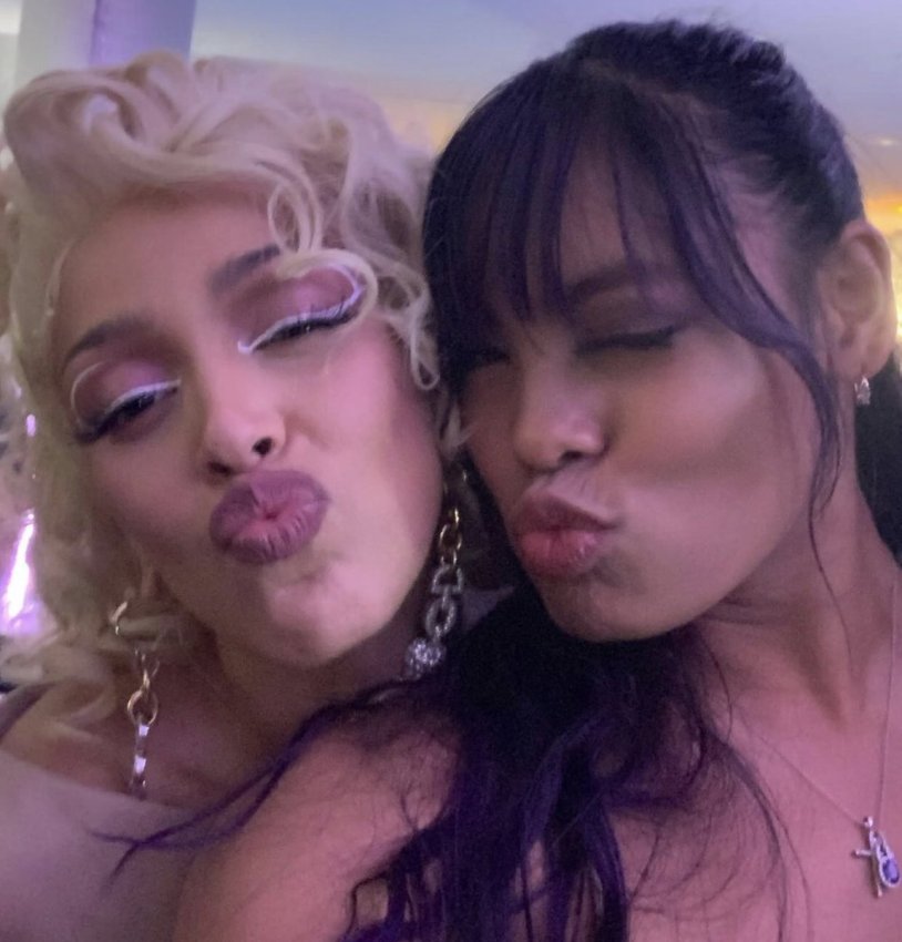 Photos of naked busty women