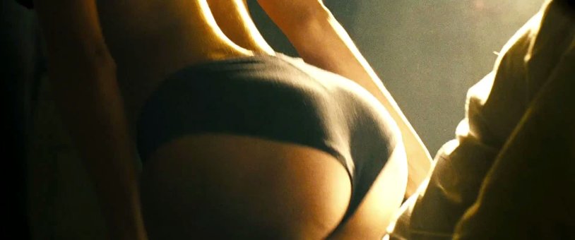 Kira Knightley revealed her breasts