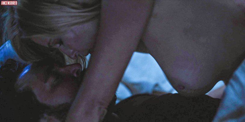 Kelly Rilely Hot photo Yelloustone