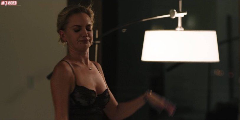 Kelly Rilely Tits Yelloustone