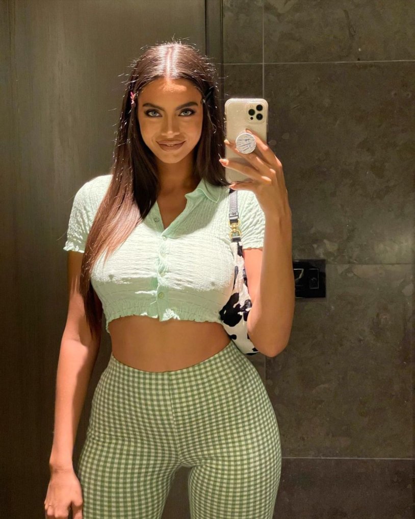 Miracle Eva with Bong