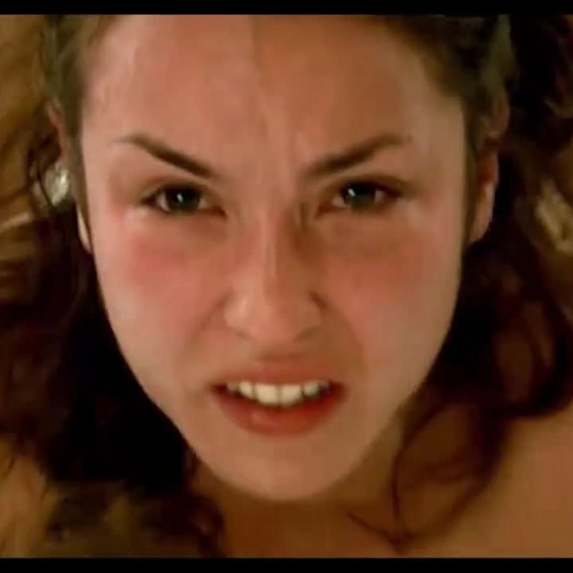 Numi Rapas lesbian scenes