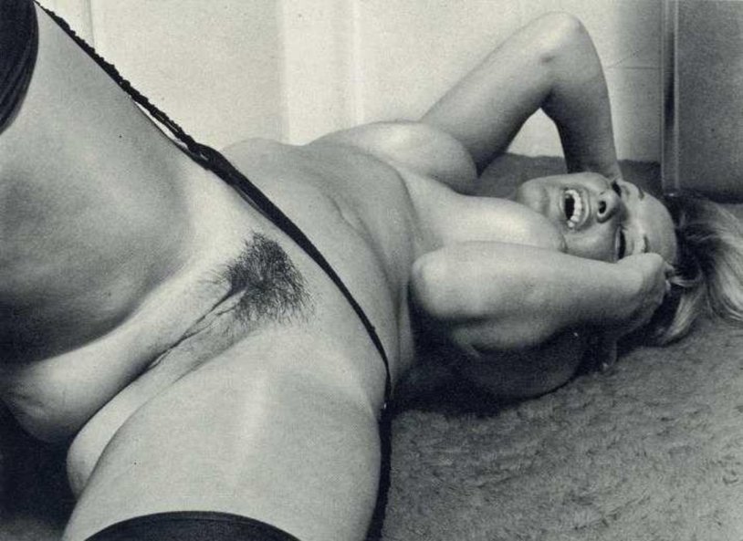 Naked retro ladies in stockings