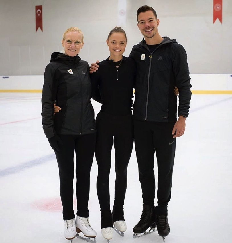 Loena HendrickX skater Hot