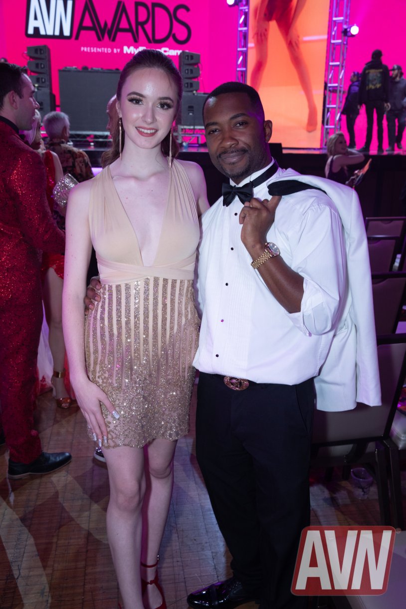 Sislovesme - sister of the brown -haired man