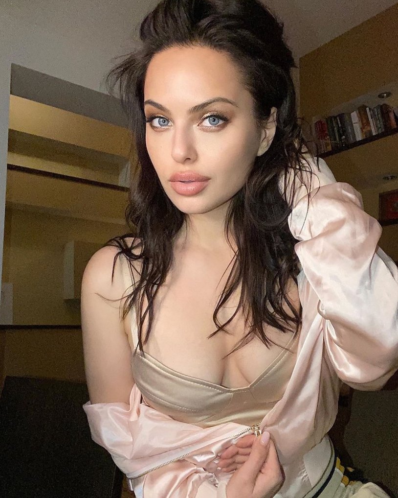 The double of Angelina Jolie