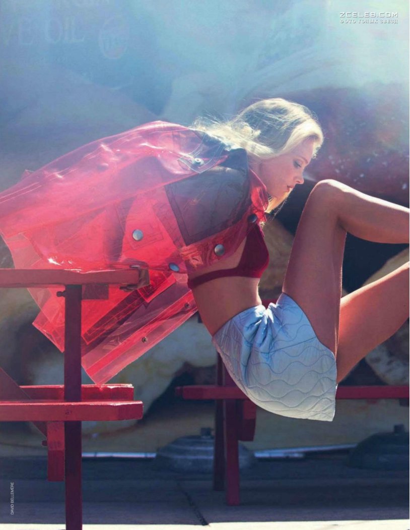 Elsa Hot Hot in a swimsuit