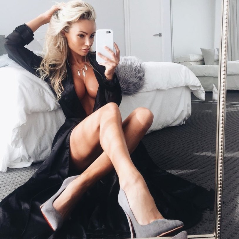 Naked photo shoot in the apartment