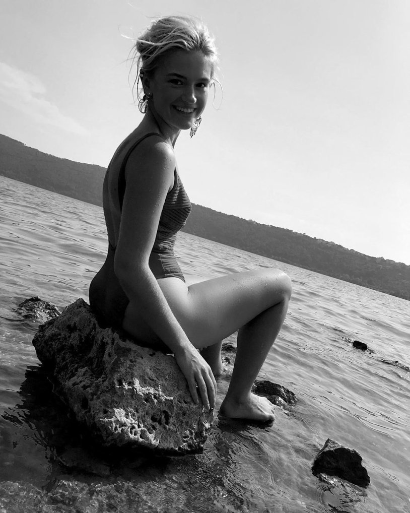 Alici Agneson is hot