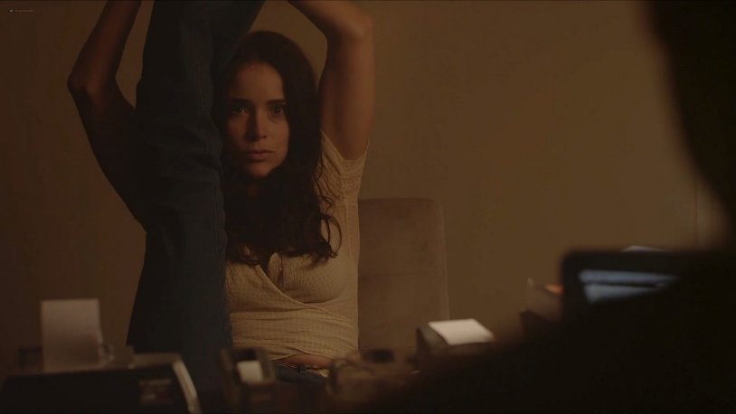 Naked Abigail Mac spread her legs