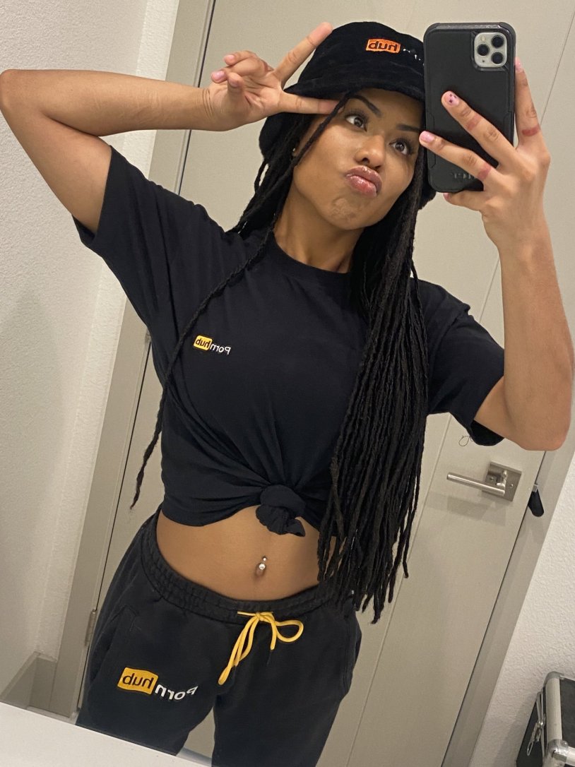 Eliza Ibarra Handjob Compilation