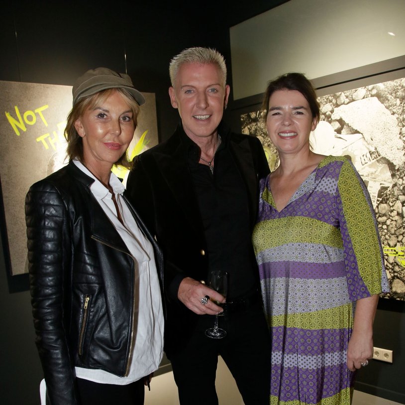 Robert Fyndley Naked in the film