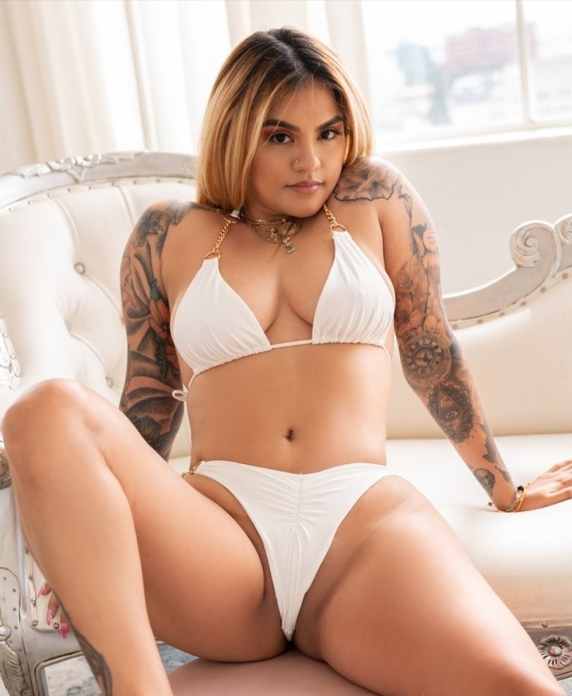 Julia Abrams fashion model