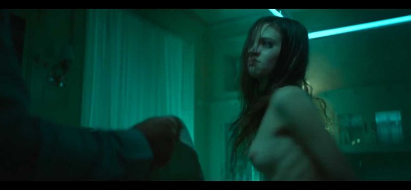 Christina Ricci Life for the line naked