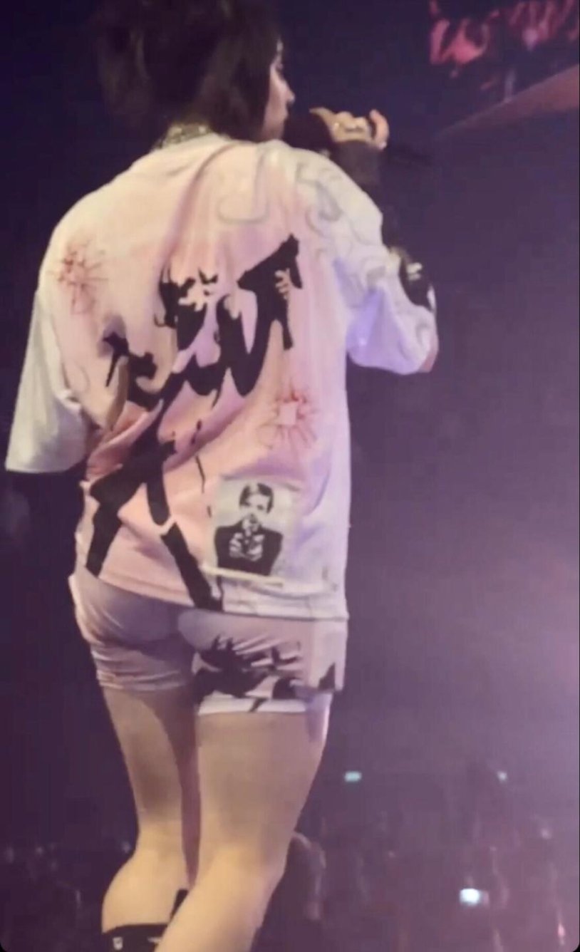 Billie Eilish Viral Showed HR Body