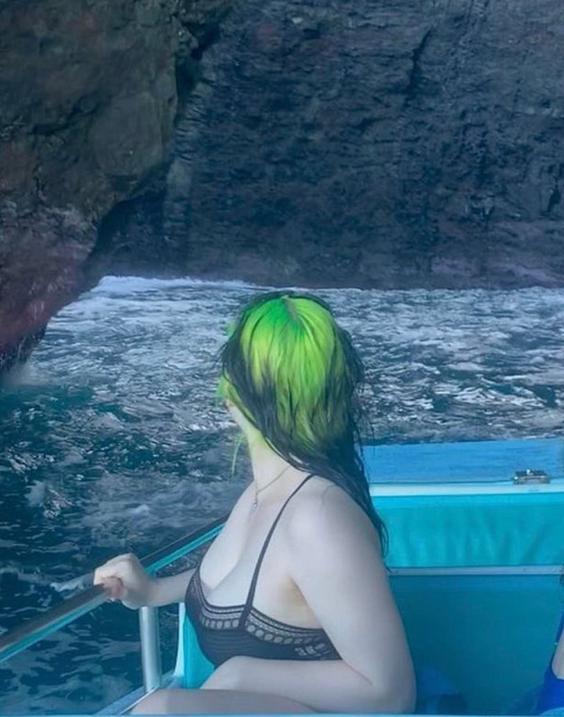 Queen screaming bed scenes