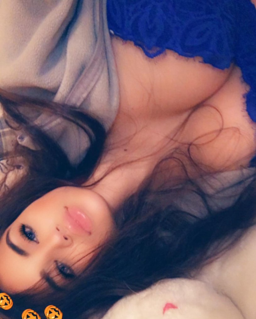 Britain Renner in mini