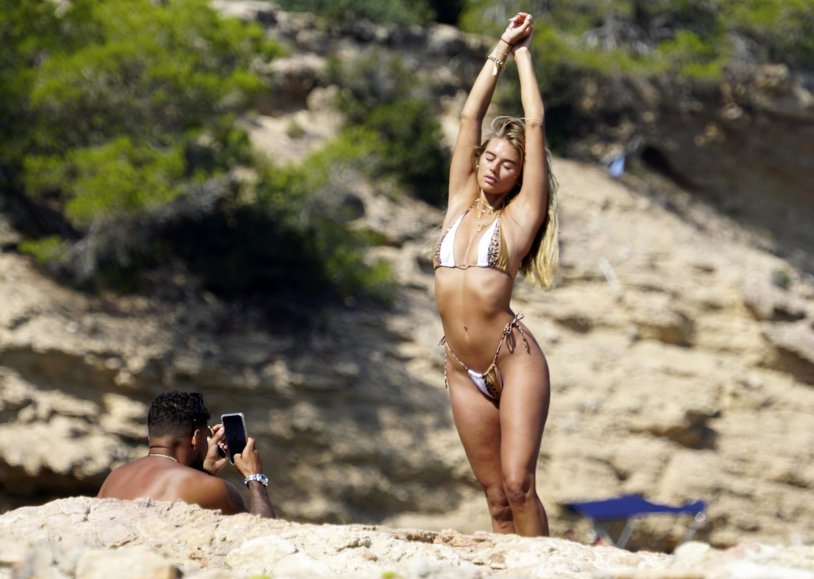 Girls Toples on Ibiza