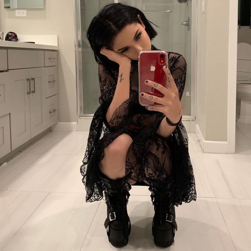 Maggie Lindemann in shorts