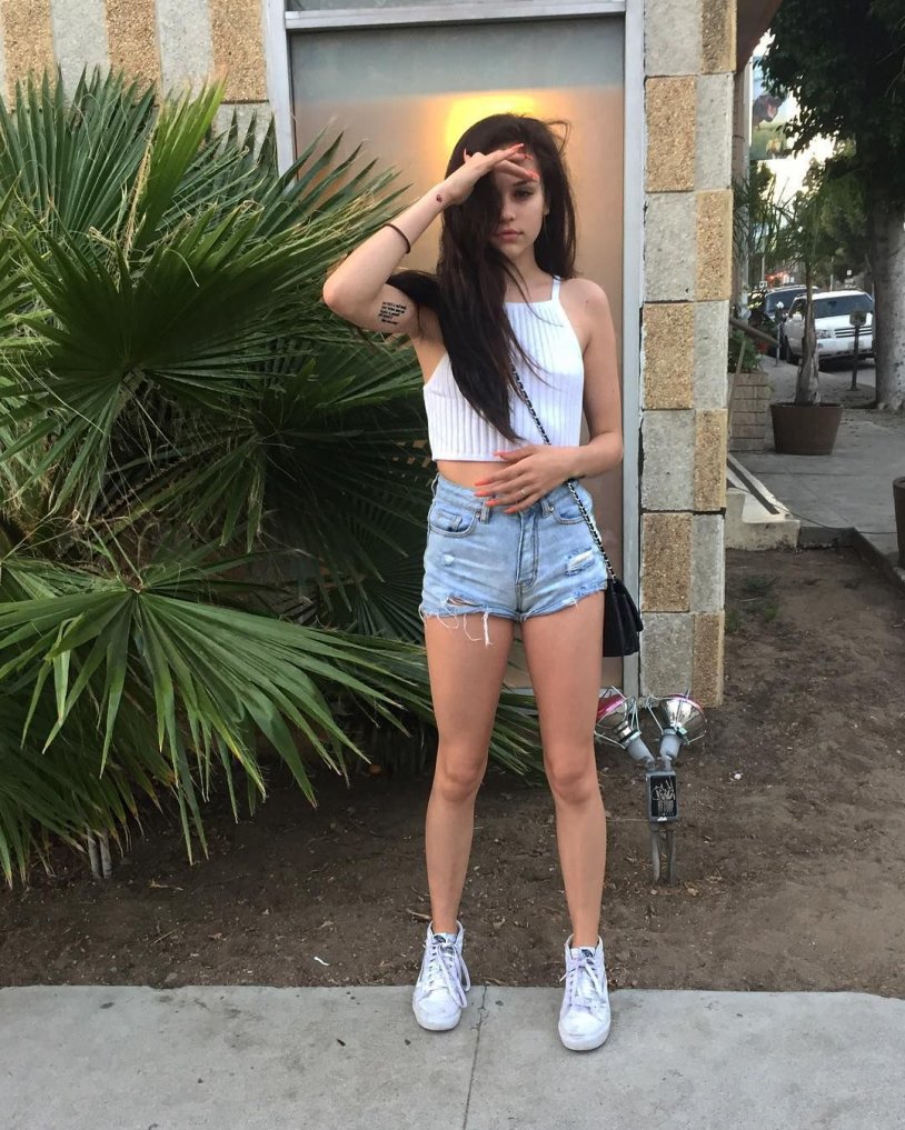 Maggie Lindemann in linen