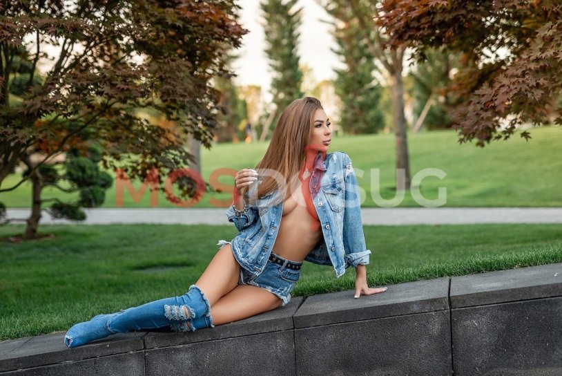 Anetta case naked ass