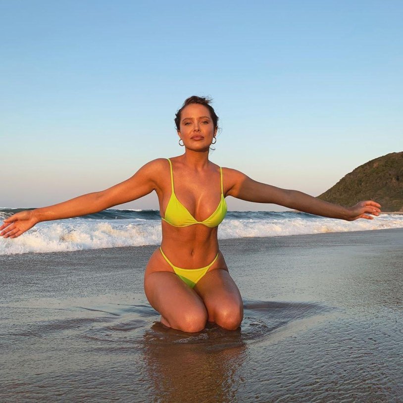 Мара Тайген в ванной