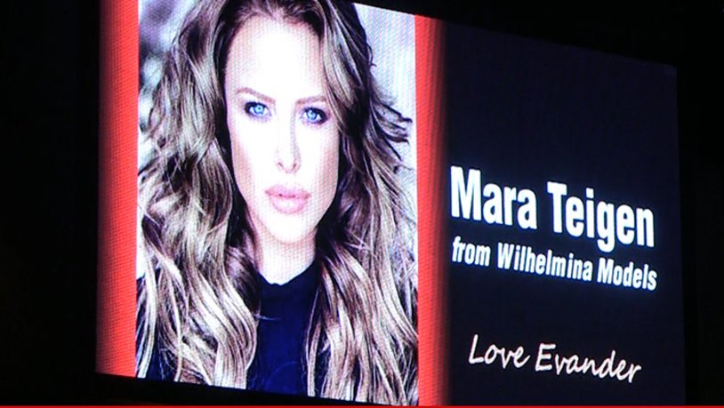 Мара Тейген декольте