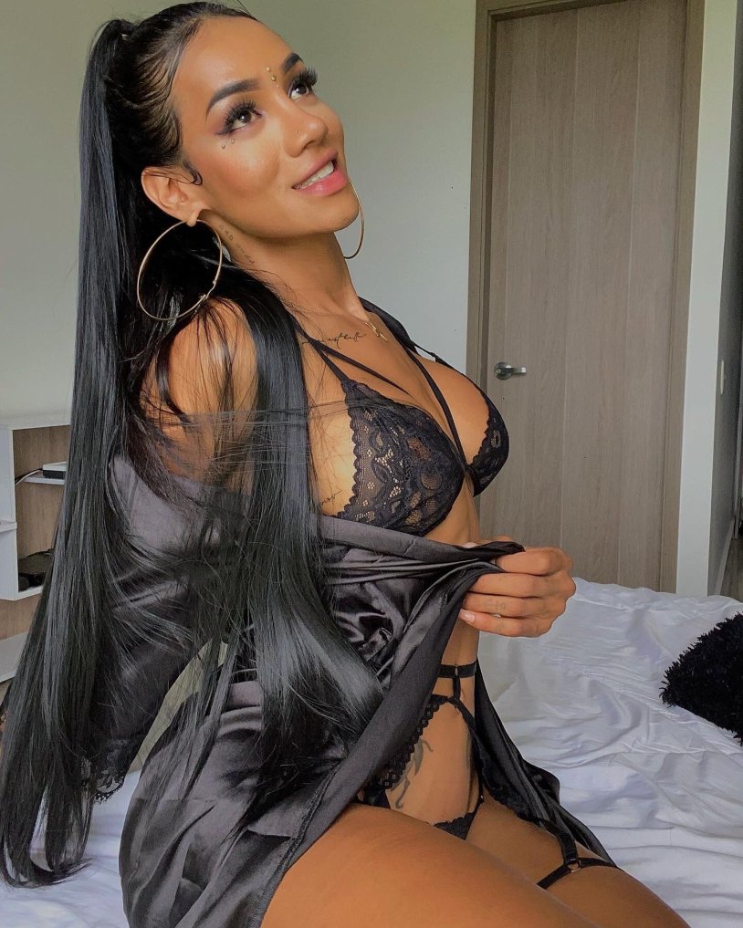 Transsexual Laura Saenses