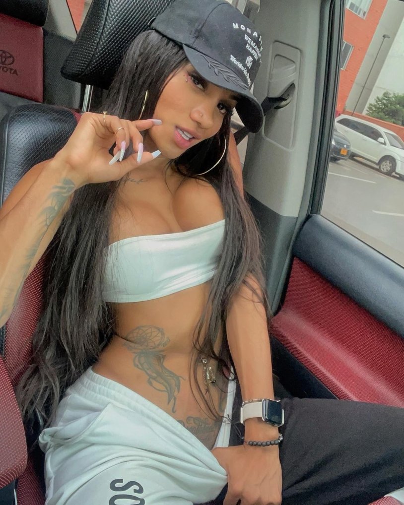 Laura Saenz double penetration